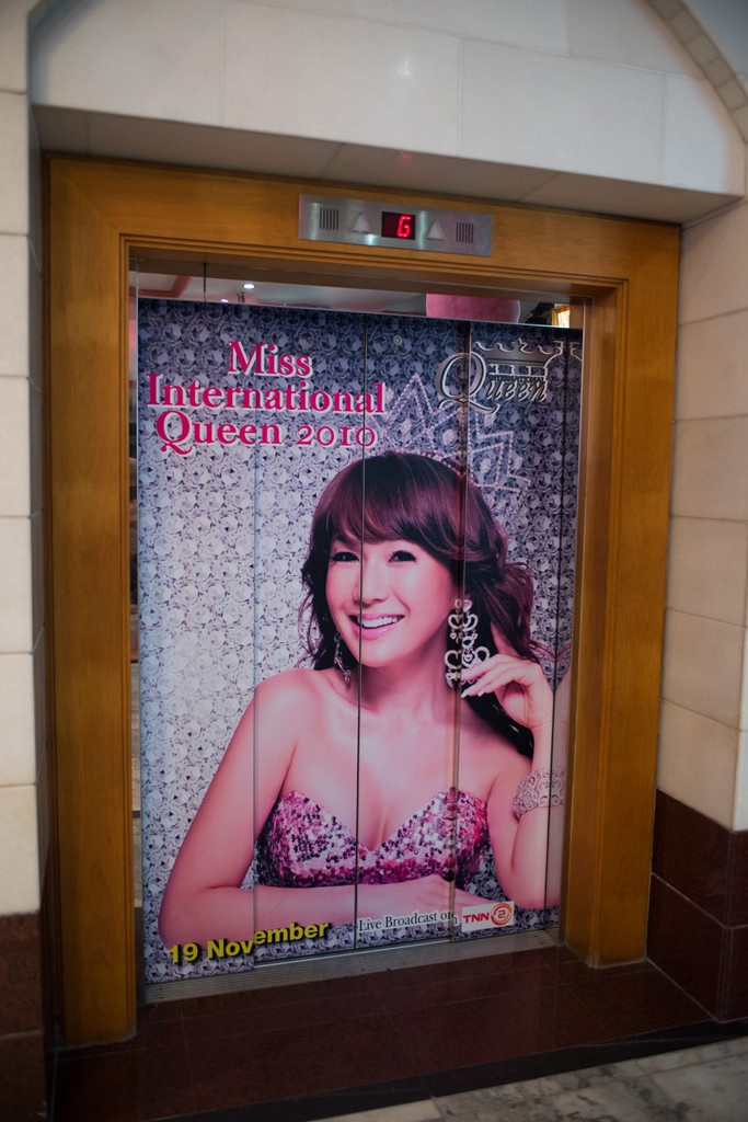 電梯 @ Pattaya Tiffany's Show