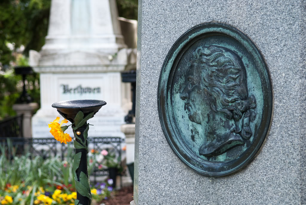莫札特看著貝多芬 @ 維也納中央公墓